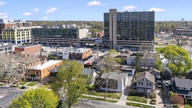 Building Photo - 709 Ann St