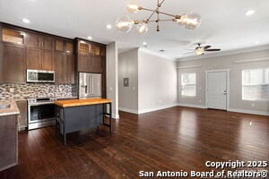 Building Photo - 103 Sample St