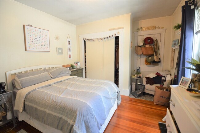 Building Photo - 18 Hunnewell Ave
