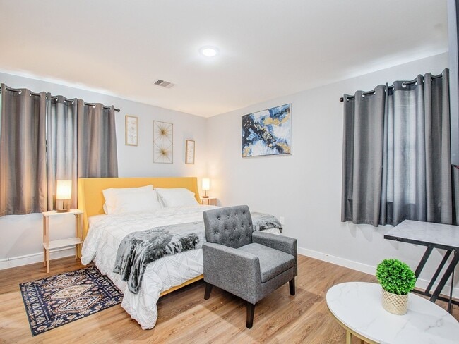 Building Photo - 6610 Haight St