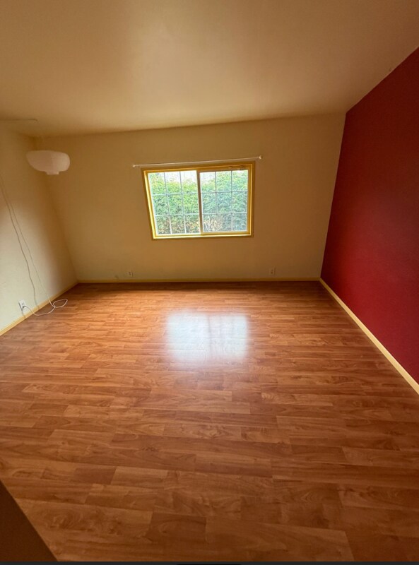 Building Photo - 554 Sanford Ave