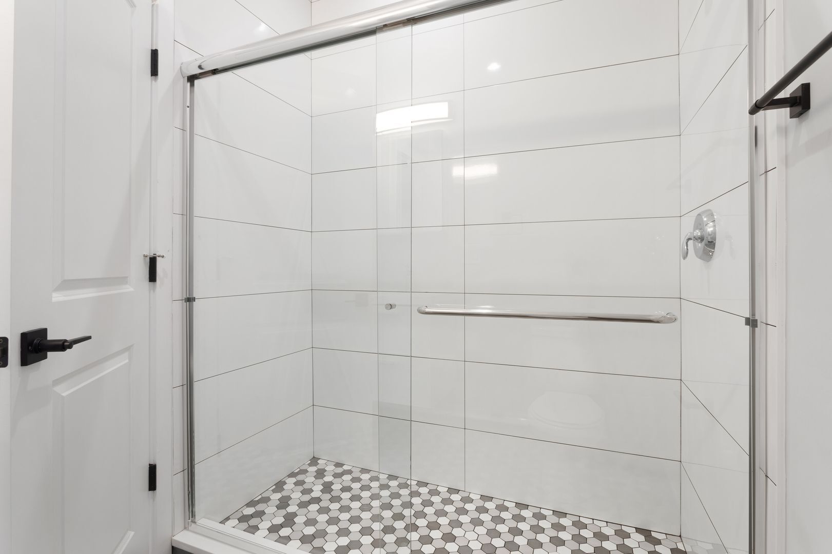 Building Photo - 7648 N Eastlake Ter