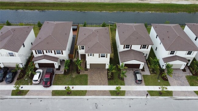 Building Photo - 2600 SE 25th St