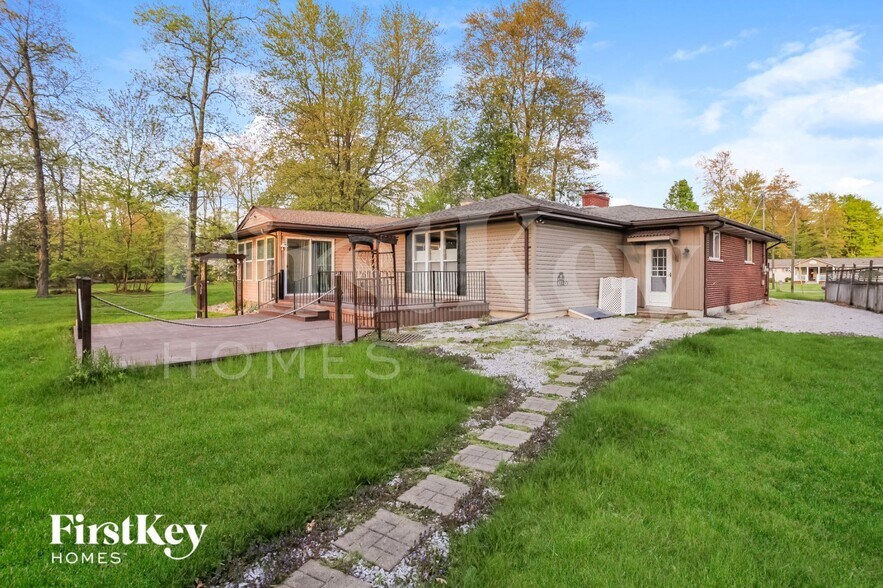 Building Photo - 1244 Day Cir E