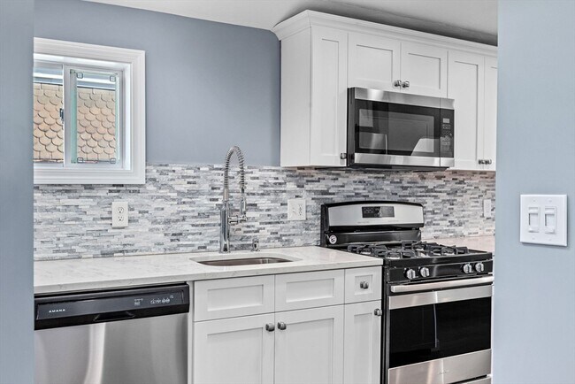 Building Photo - 167 Lexington St