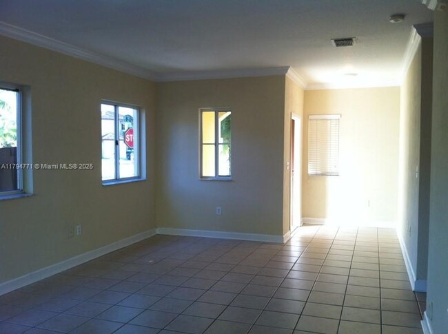 Building Photo - 2601 NE 41st Cir