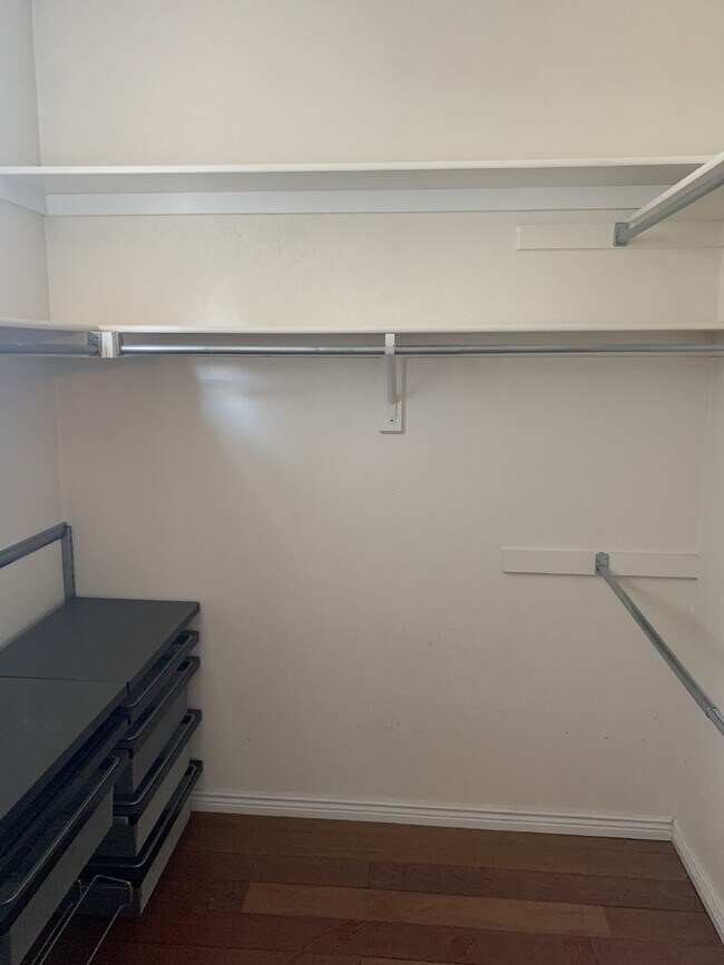 Building Photo - *September Availability! Amazing 4-Bed Slo...