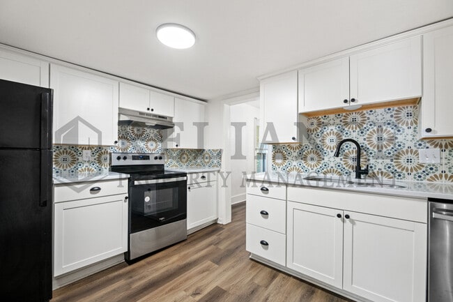 Building Photo - 301 N Spruce St