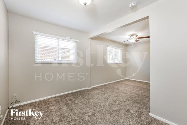 Building Photo - 205 E Orchid Ln