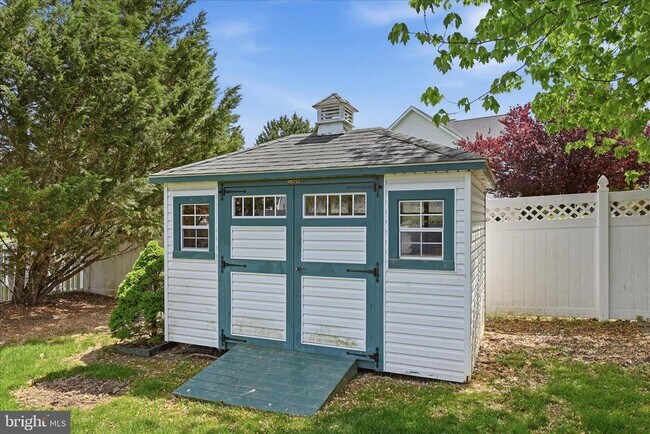 Building Photo - 102 Bramble Ct