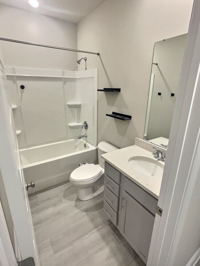 Building Photo - 3 BD 2 BA Home located in the Ocean Springs School District