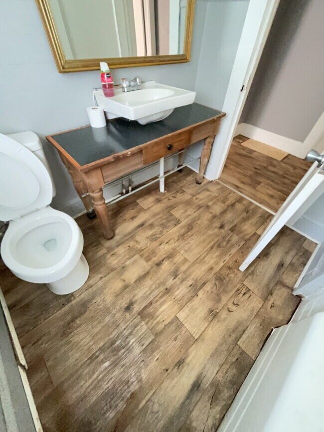 Building Photo - "Charming 3-Bedroom Haven with 2 Full Baths in the Heart of Belton!"