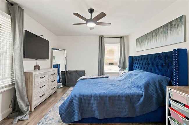 Building Photo - 581 Meadowbrook Dr SE