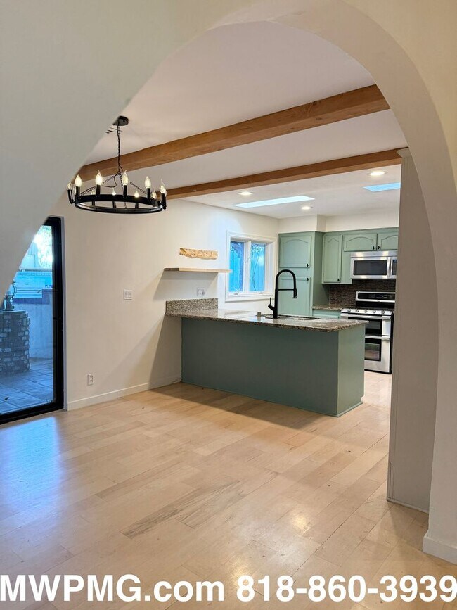 Building Photo - 4Bed 3Bath Woodland Hills home is an absol...