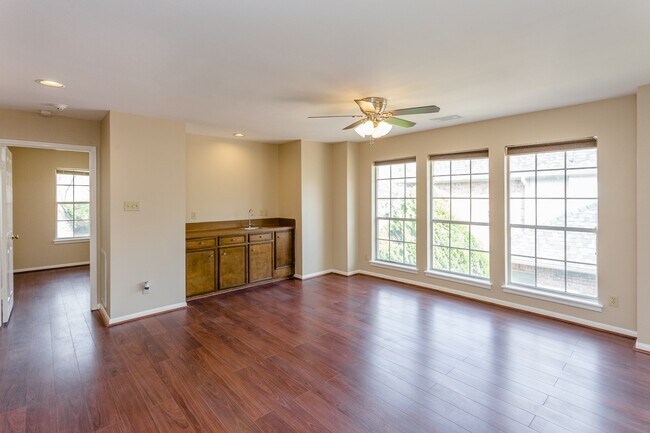 Building Photo - 1703 Plantation Dr