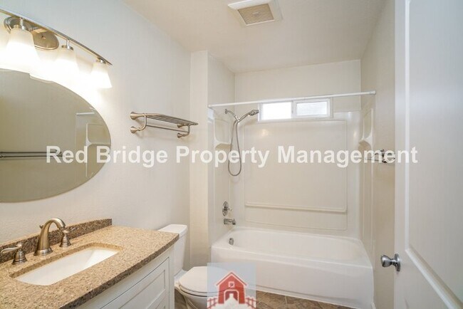 Building Photo - 4314 Southwest View Point Ter