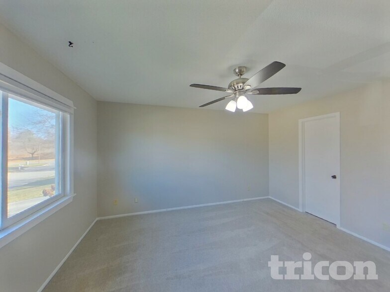 Building Photo - 1701 116th St E