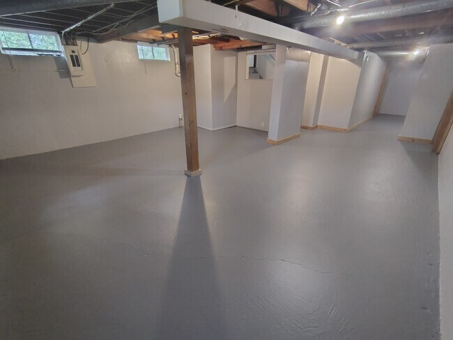 Building Photo - 615 28th St