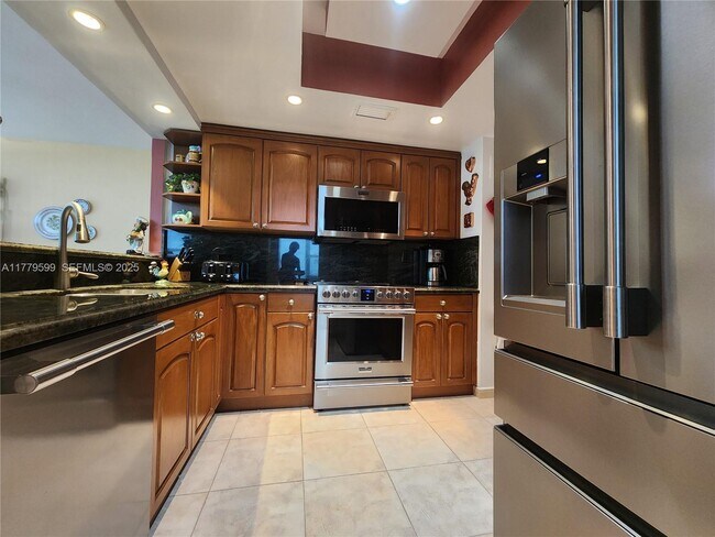 Building Photo - 3505 S Ocean Dr