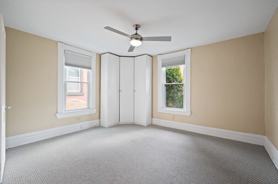 Building Photo - 215 Elysian St