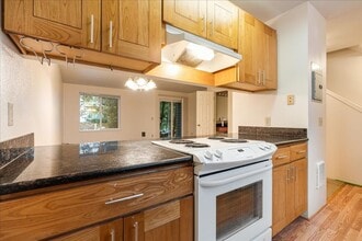 Building Photo - Modern 2-Bed / 2.5-Bath Condo Near OHSU — Assigned Garage Parking - 1 Month Free Special