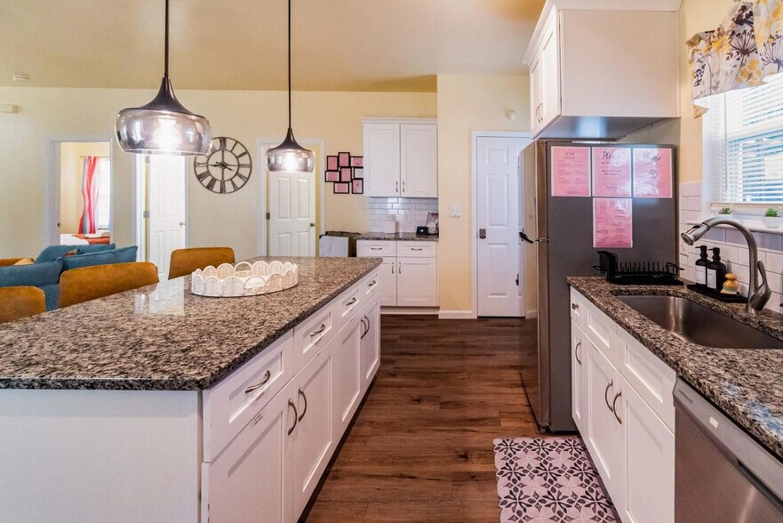 Building Photo - 3912 Freedom Dr