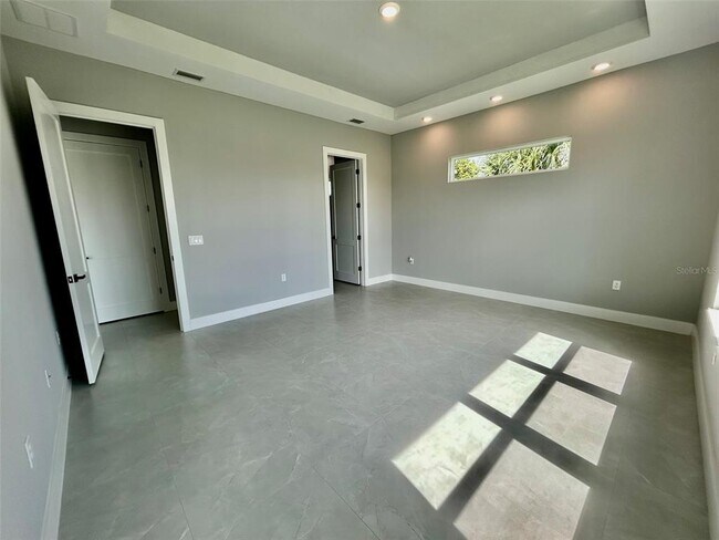 Building Photo - 8147 Tracy Cir