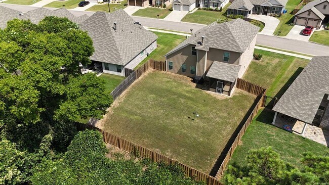 Building Photo - 731 Hedgefield Way