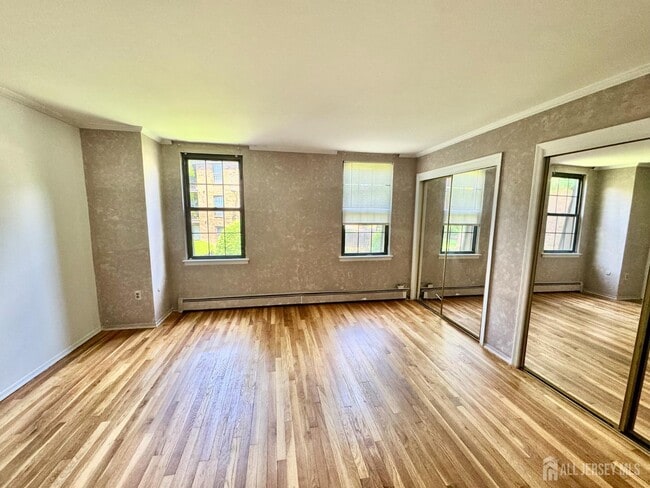 Building Photo - 323 Gill Ln