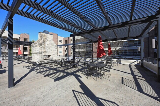 Building Photo - Spacious Germantown Gem!