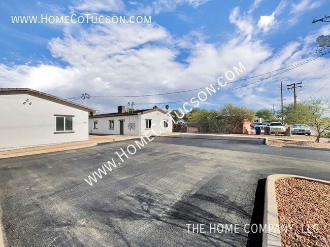 Building Photo - 1603 S Van Buren Ave