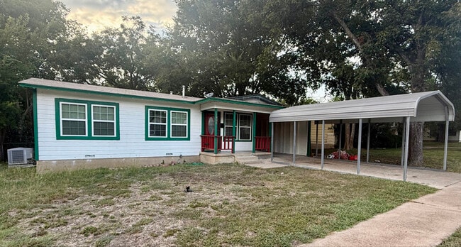 Building Photo - 1406 S 47th St