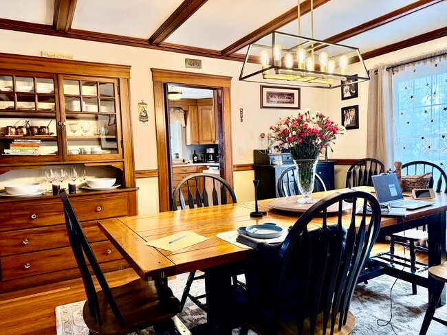 Building Photo - 740 Belmont St