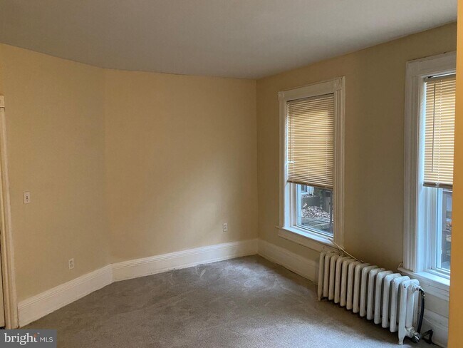 Primary Photo - 322 W State St