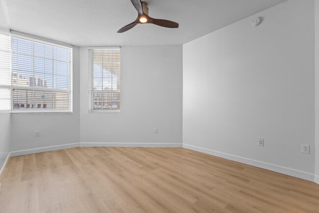 Building Photo - 410 Evernia St