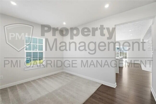 Building Photo - 3 Bed 3 1/2 Bath Single Family Home with Attached 2 Car Garage