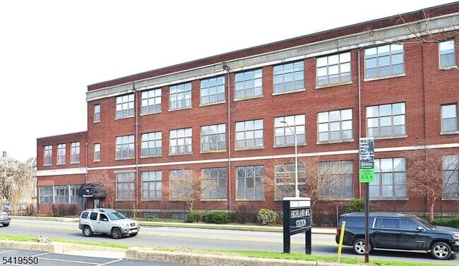 Building Photo - 350 Scotland Rd