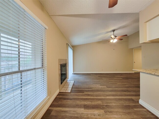Building Photo - 700 Thicket Ln