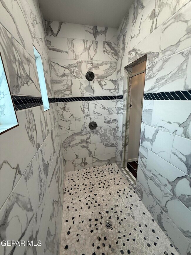 Building Photo - 804 Blingwood