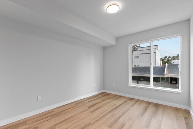 Building Photo - Stunning Brand-New Ballard Townhome with Air Conditioning