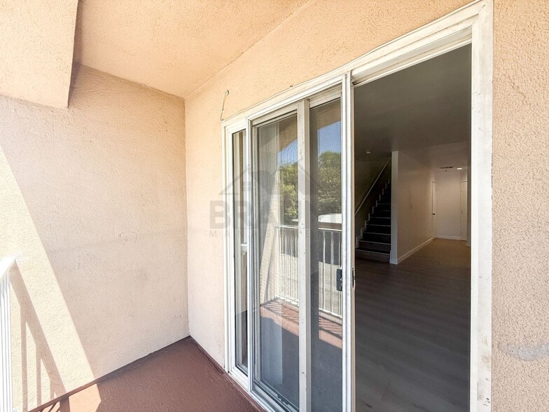 Building Photo - 7323 Winnetka Ave