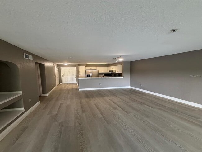Building Photo - 13803 Fairway Island Dr
