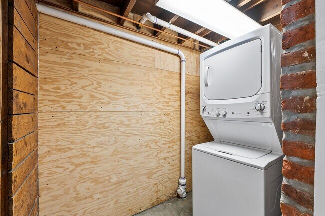 Building Photo - Charming Duplex in Wash Park!