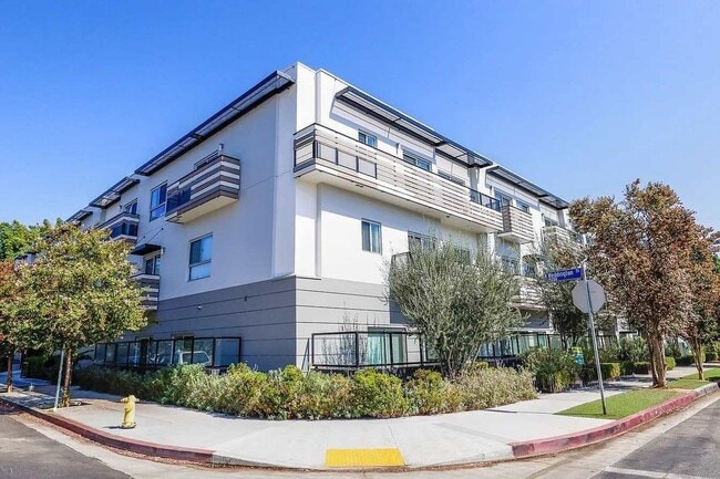 Primary Photo - 5308 Sepulveda Blvd