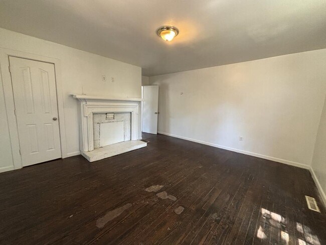 Building Photo - 135 D St.