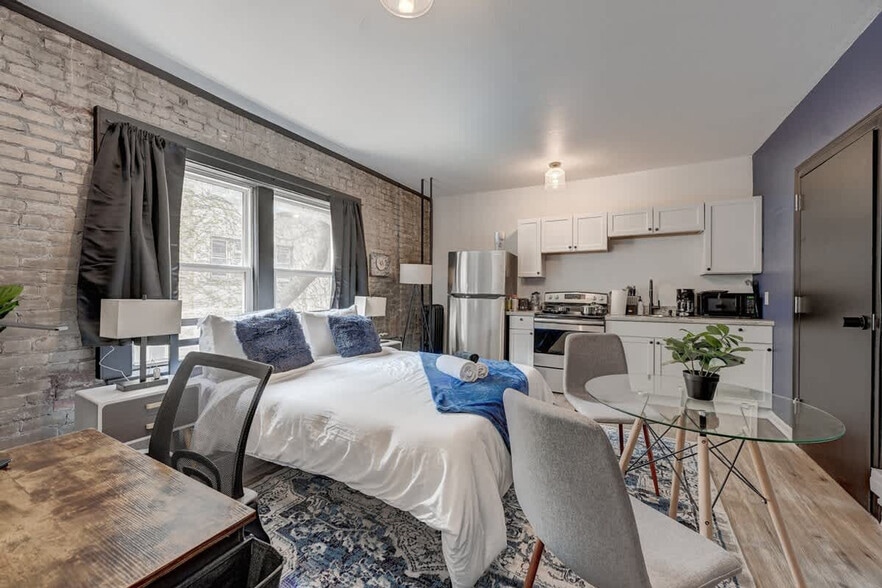 Building Photo - 1930 N Prospect Ave