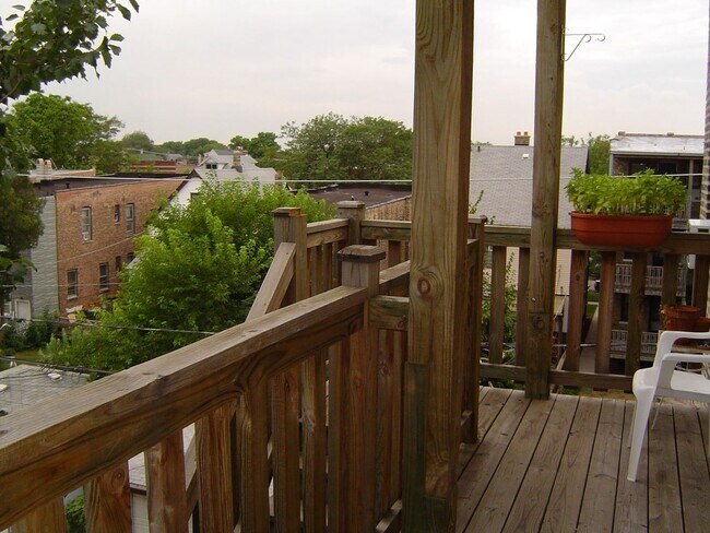 Building Photo - Lincoln Square / Ravenswood - 2 Bed / 1 Bath - Heat Included