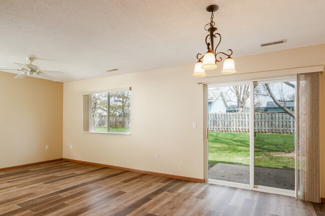 Dining and Patio Areas - 2815 Lakeshore Dr