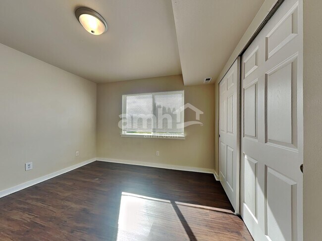 Building Photo - 1327 Whitehouse Ave