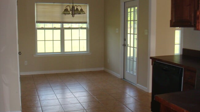 Building Photo - 5761 Emily Ln